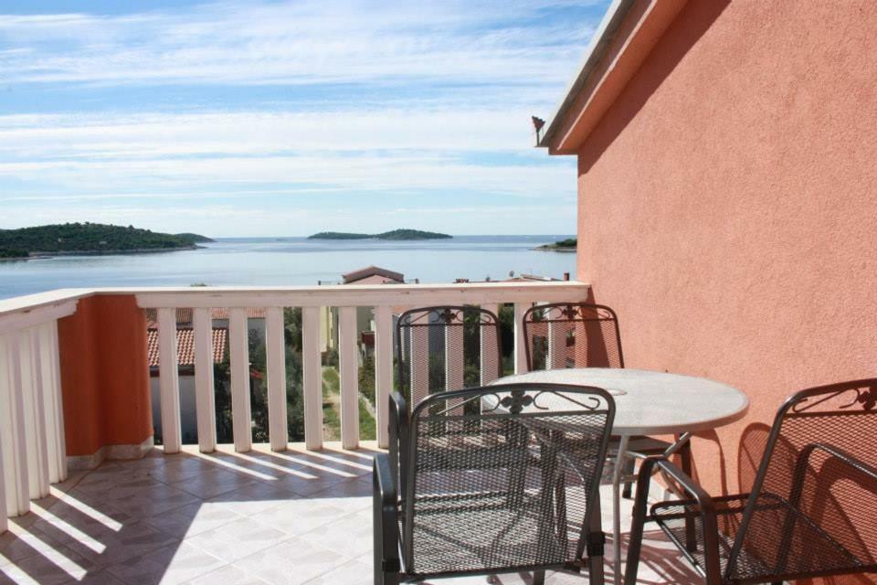 Apartmani Saric Rogoznica Зечево Экстерьер фото